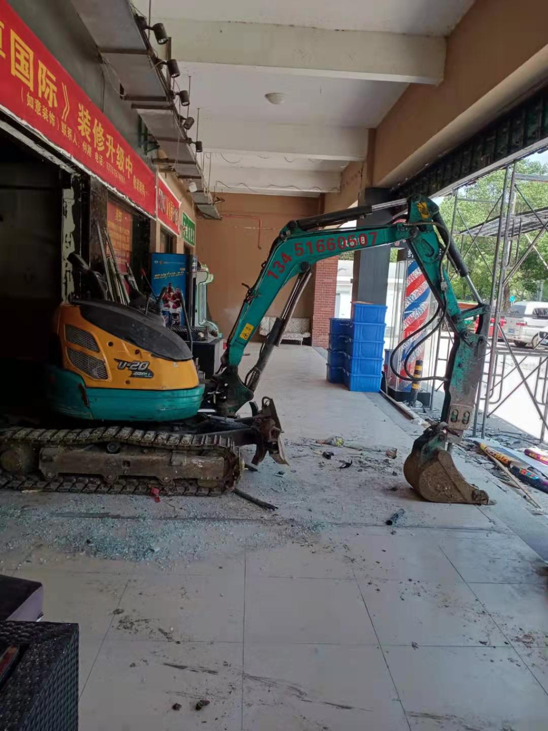橡膠履帶對于微型小挖機施工當中的作用及特點！(圖1)